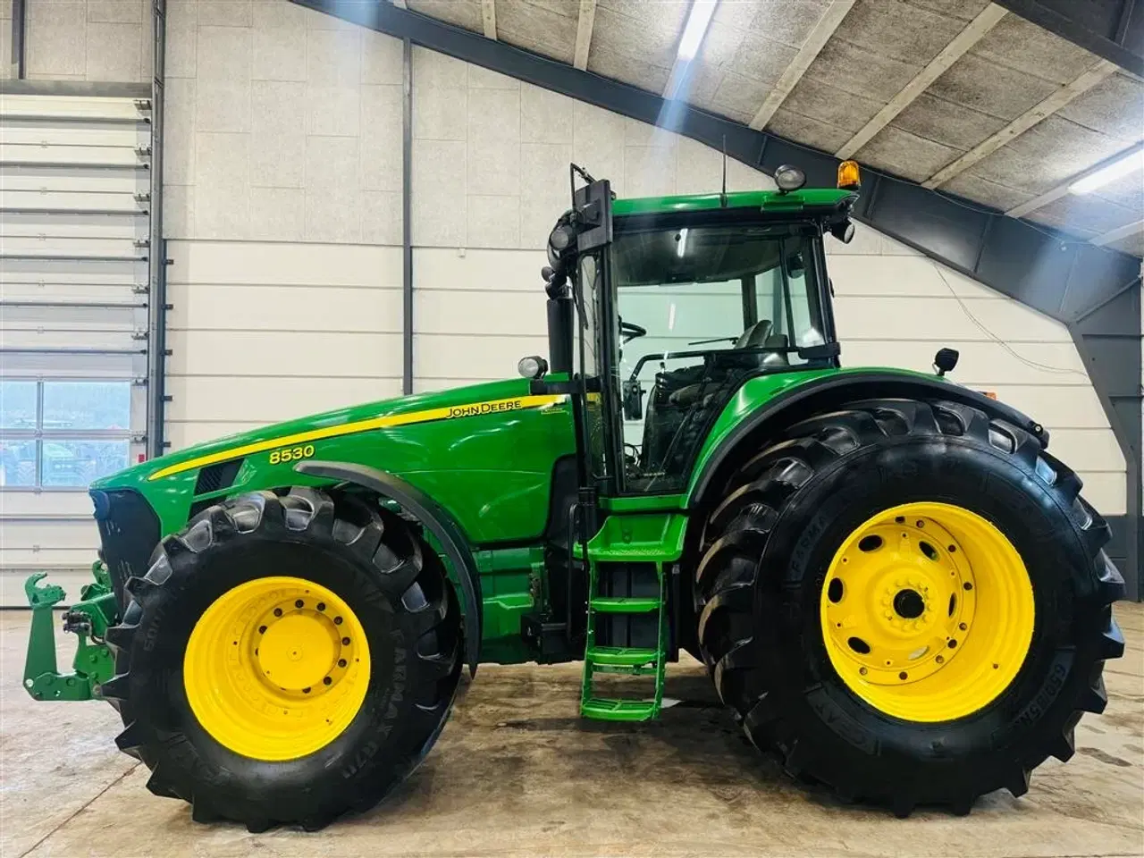 Billede 24 - John Deere 8530 Autopower Monteret med luft, frontlift og står på nye dæk.