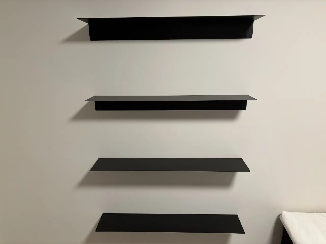 Billede 2 - Hylder i sort stål
