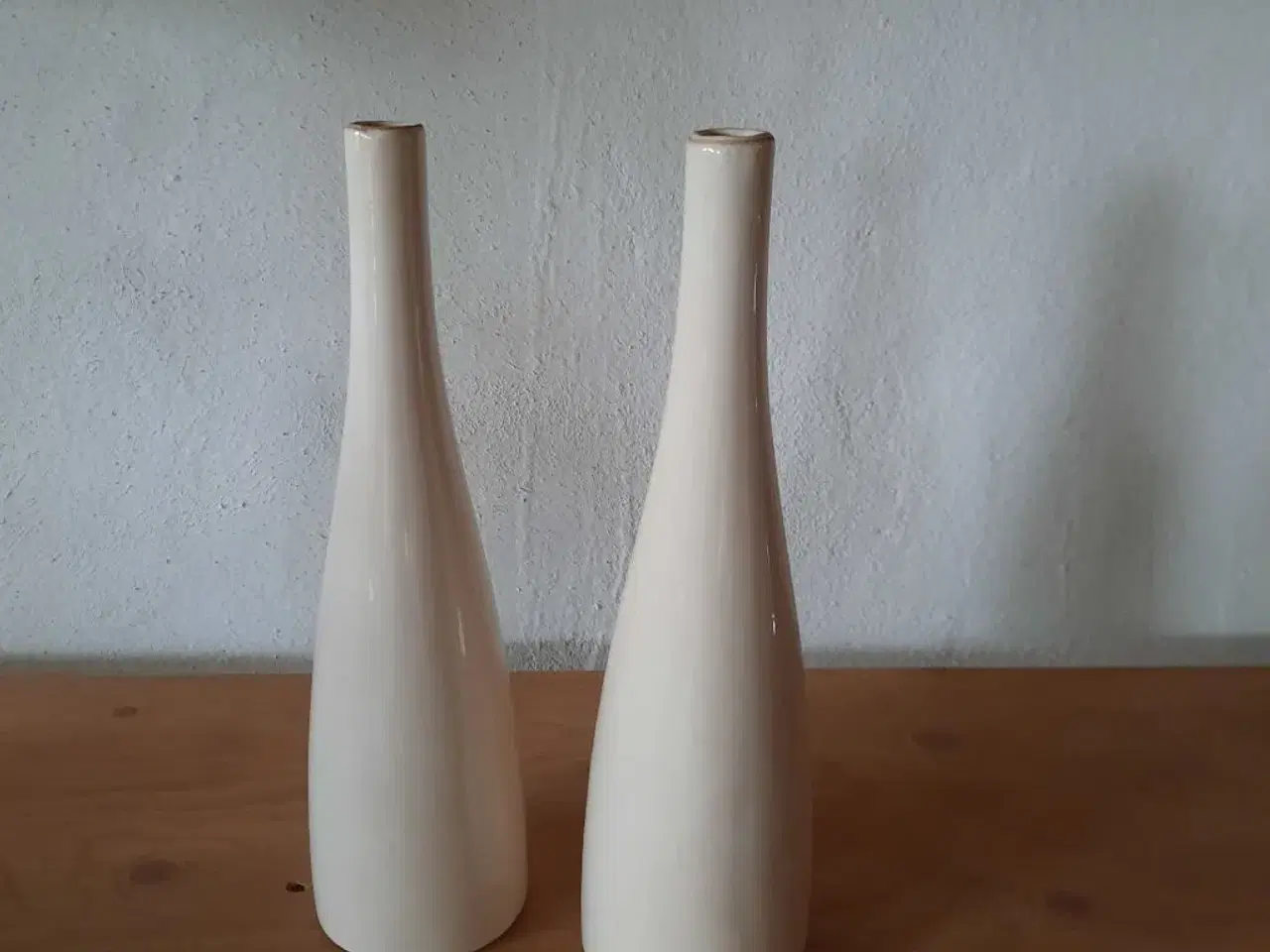 Billede 1 - Vaser, 7 stk, flødefarvet 10 kr /stk