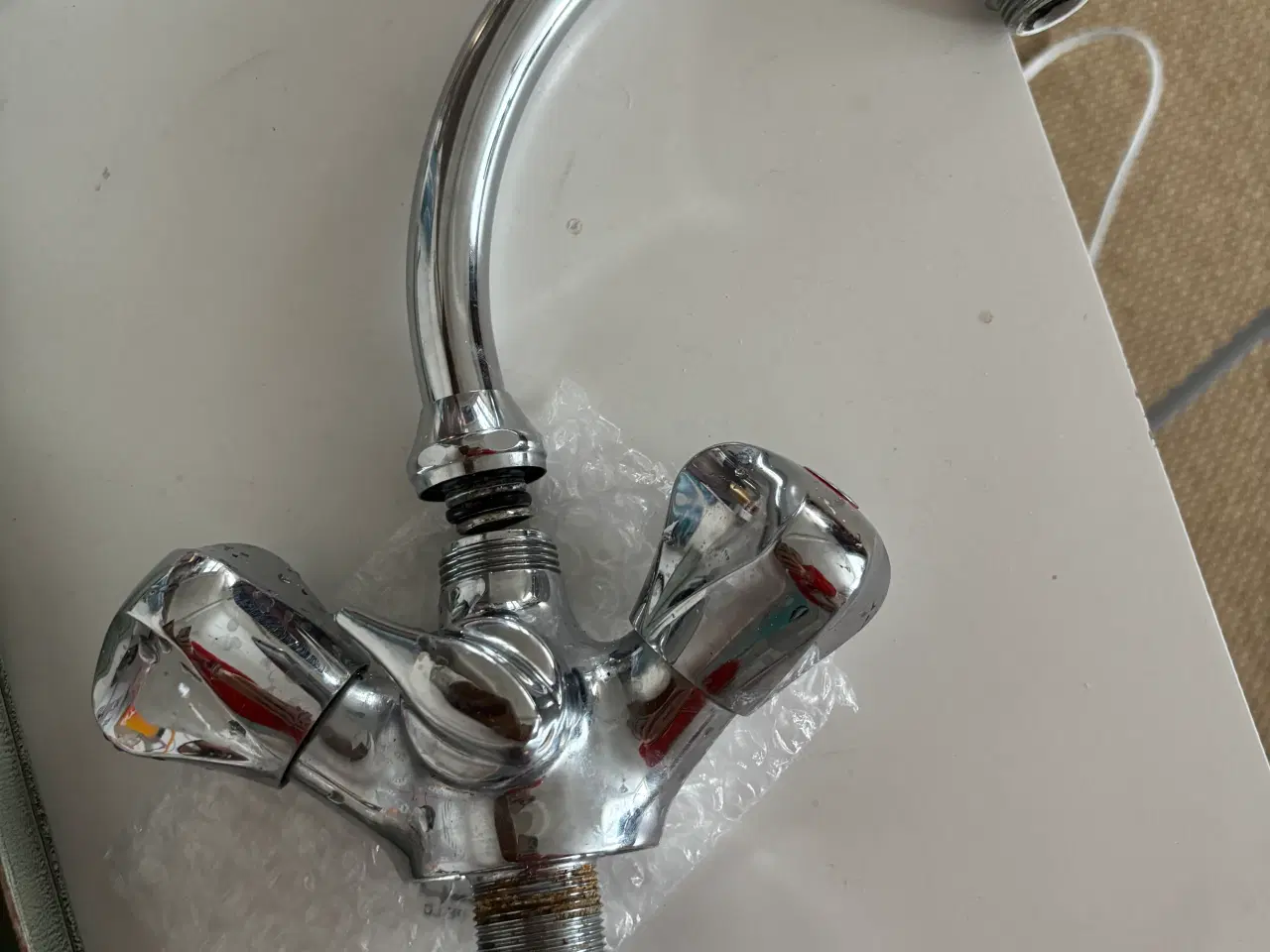 Billede 1 - Vandhane med blandings batteri/knap til brus/bad