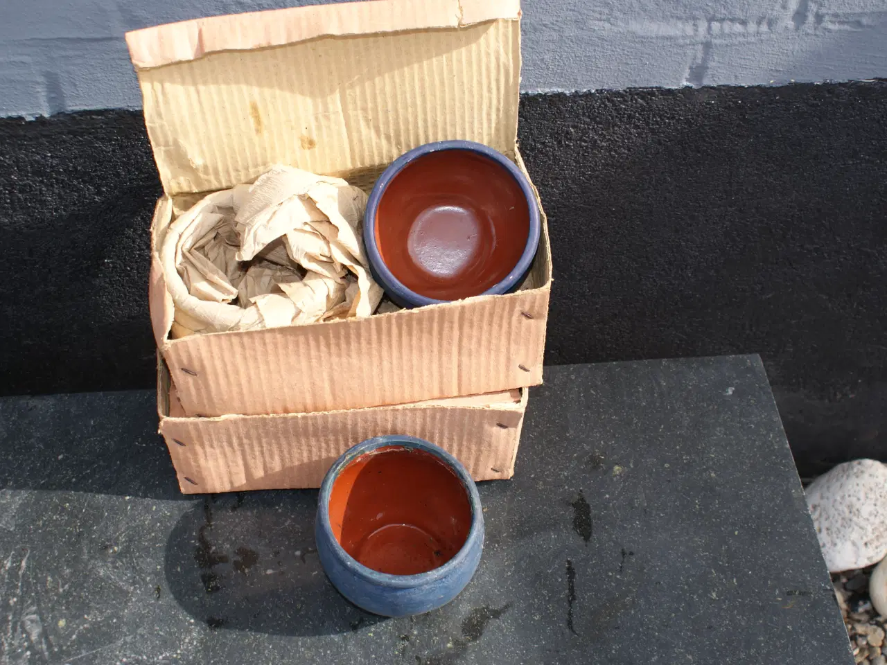 Billede 2 - Urtepotter i ensfarvet blå og blomstret