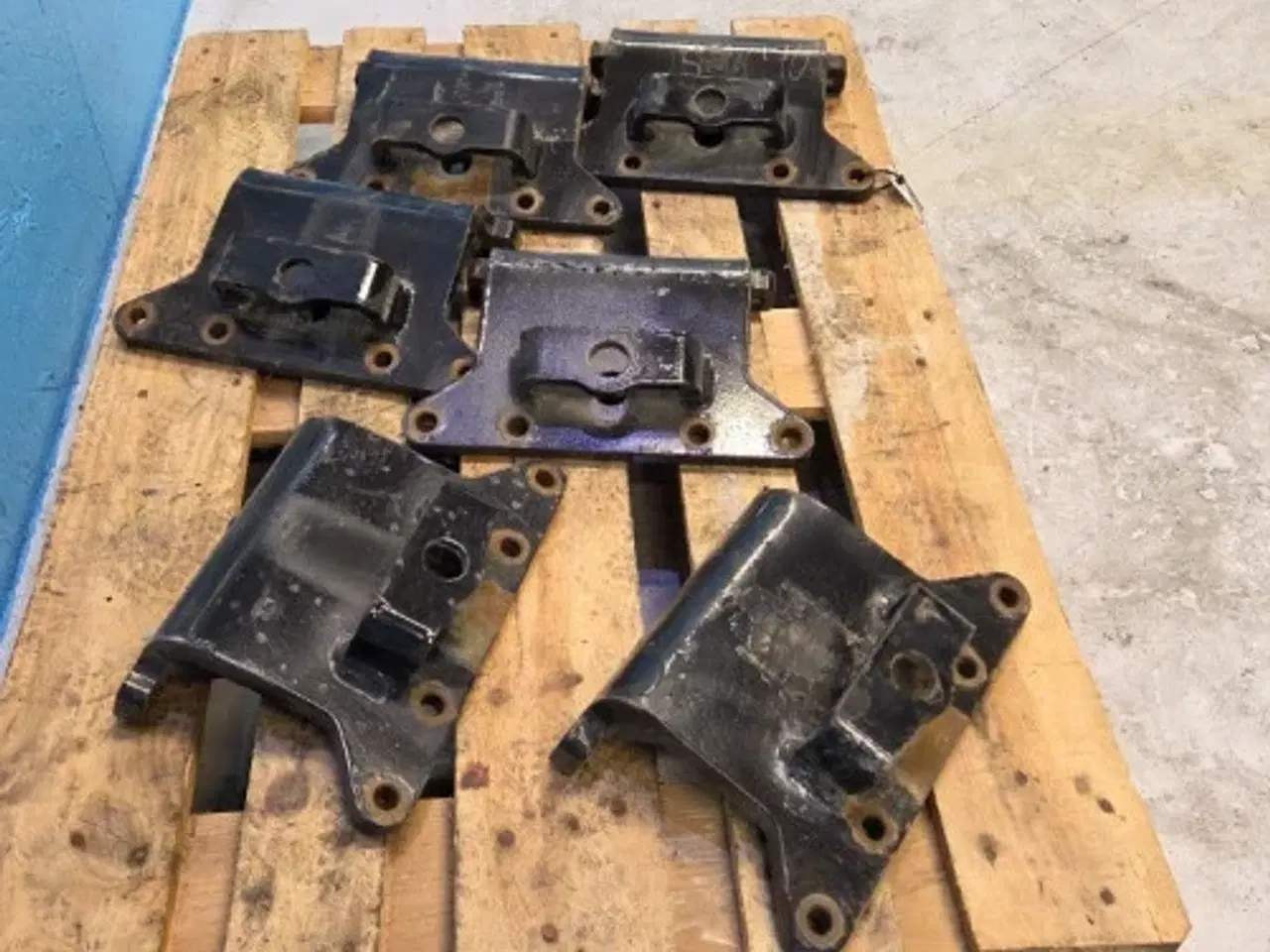 Billede 4 - New Holland T6.125 Beslag 87633845  6Stk