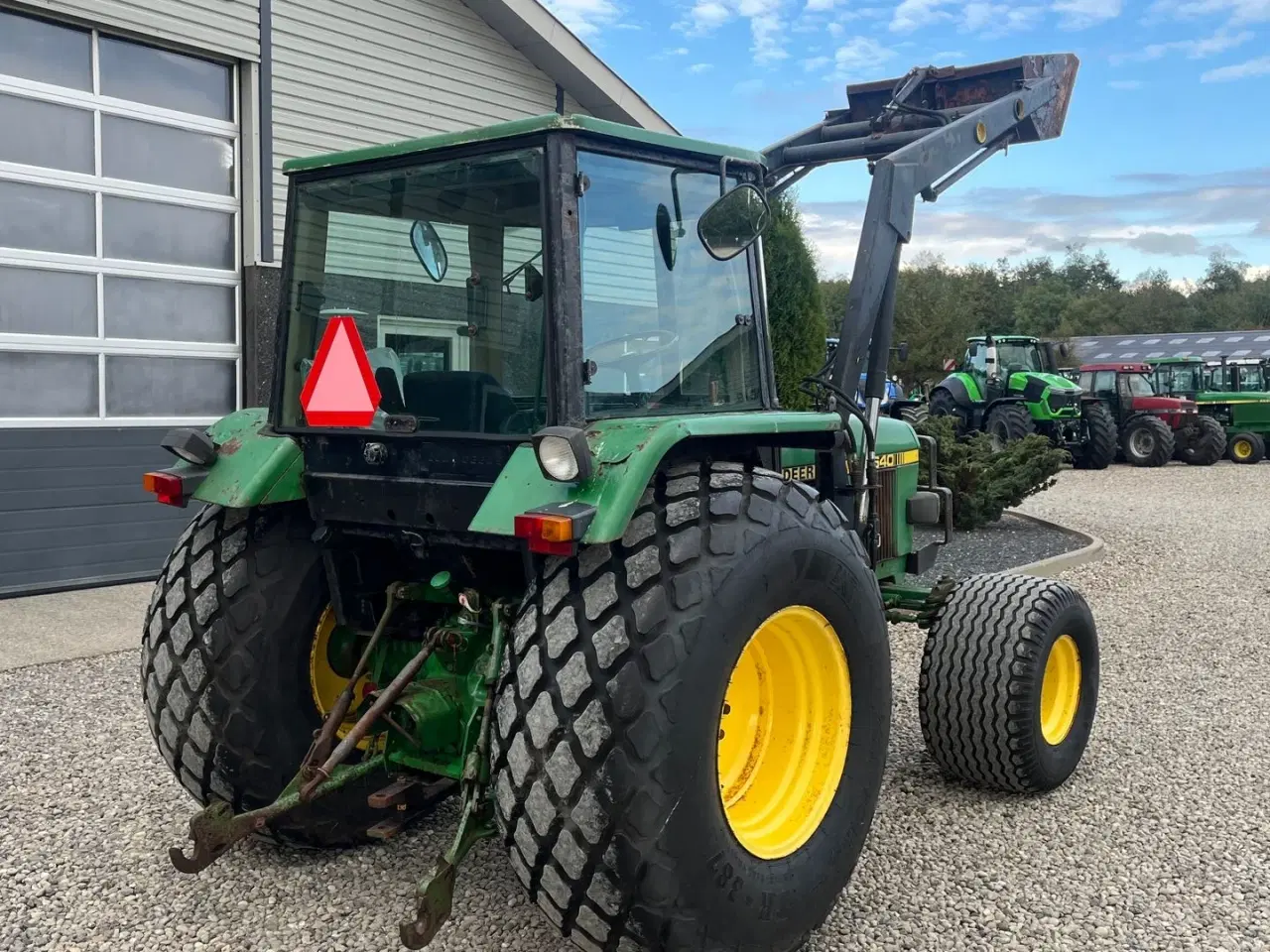 Billede 12 - John Deere 1640 Med græsdæk og frontlæsser