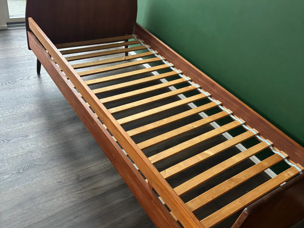 Billede 7 - Retro teaktræ børneseng 