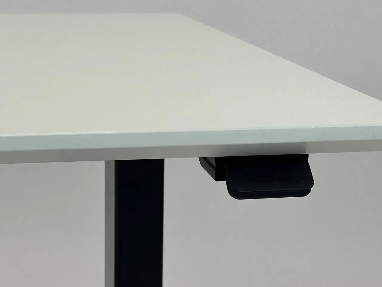 Billede 4 - Hæve-/sænkebord 140x80 (m. faset kant) - Linak