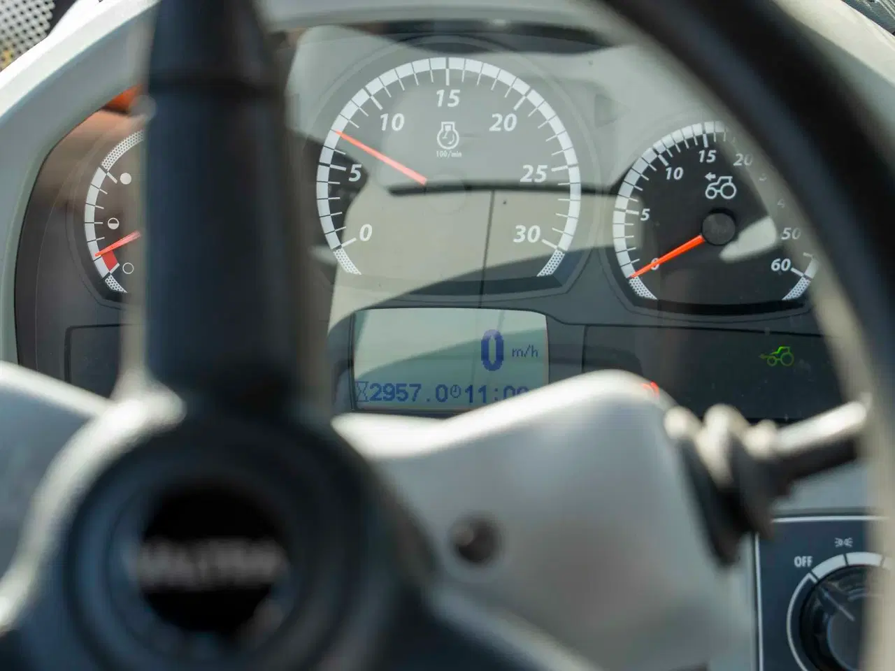 Billede 10 - Valtra T214 med GPS Årgang 2020 - 2960 timer