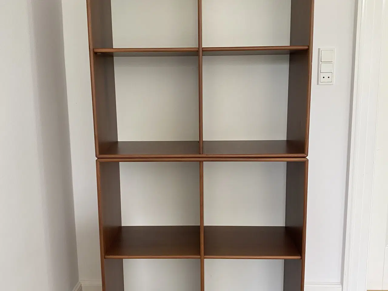 Billede 2 - MONTANA reol, valnød med hvid bagvæg
