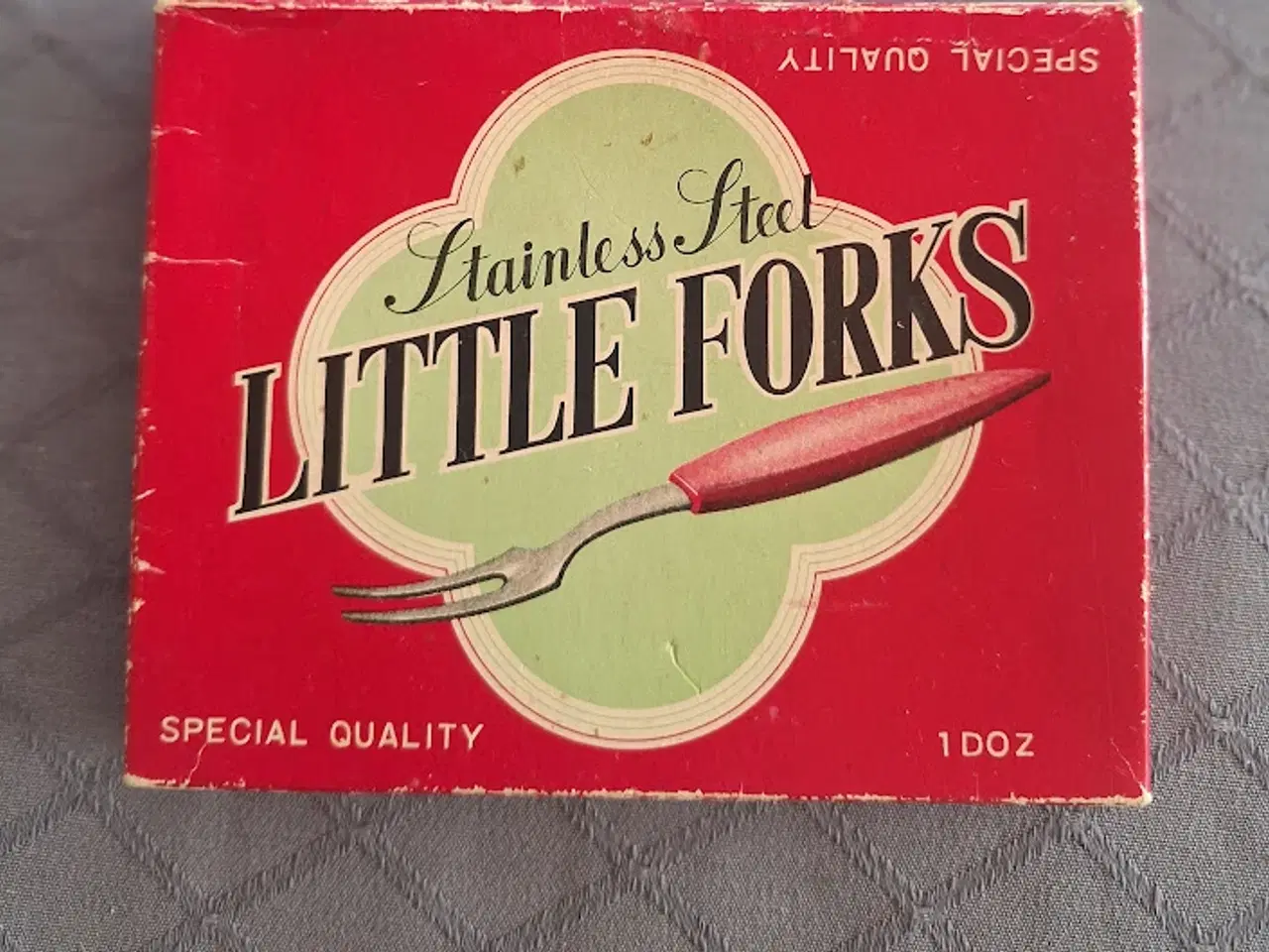 Billede 3 - Æske m/ 12 små coktailgafler sælges - Sender gerne