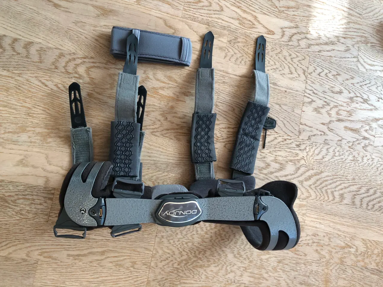 Billede 1 - DONJOY Knæskinne til Artrose ( højre knæ )