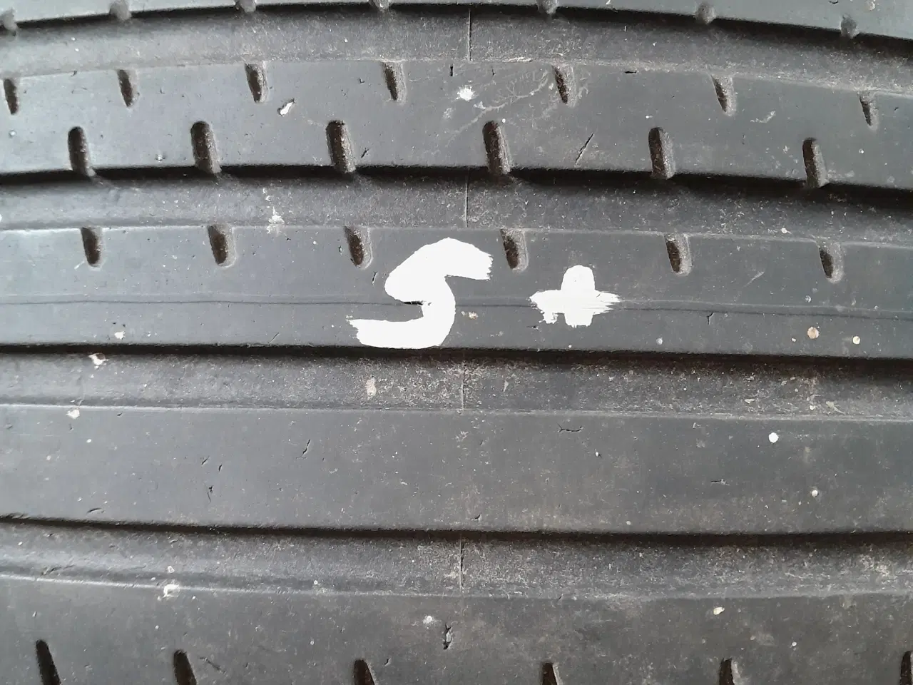 Billede 2 - Conti sportscontakt  205/55-16.  5 mm mønster 