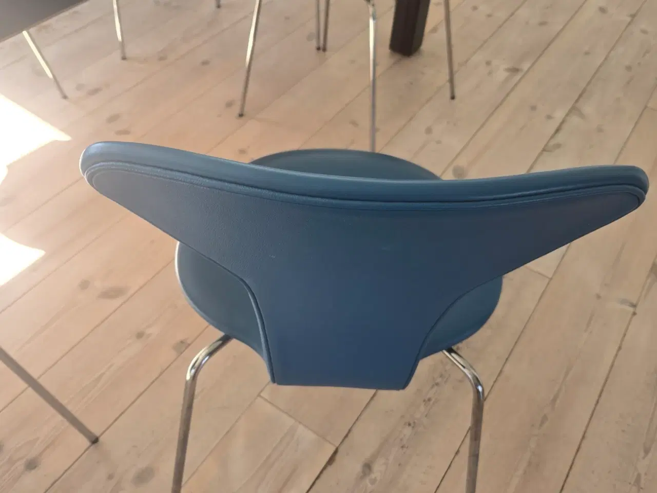 Billede 4 - Spisebord fra Ansager. 215 cm + 4 tillægsplader.