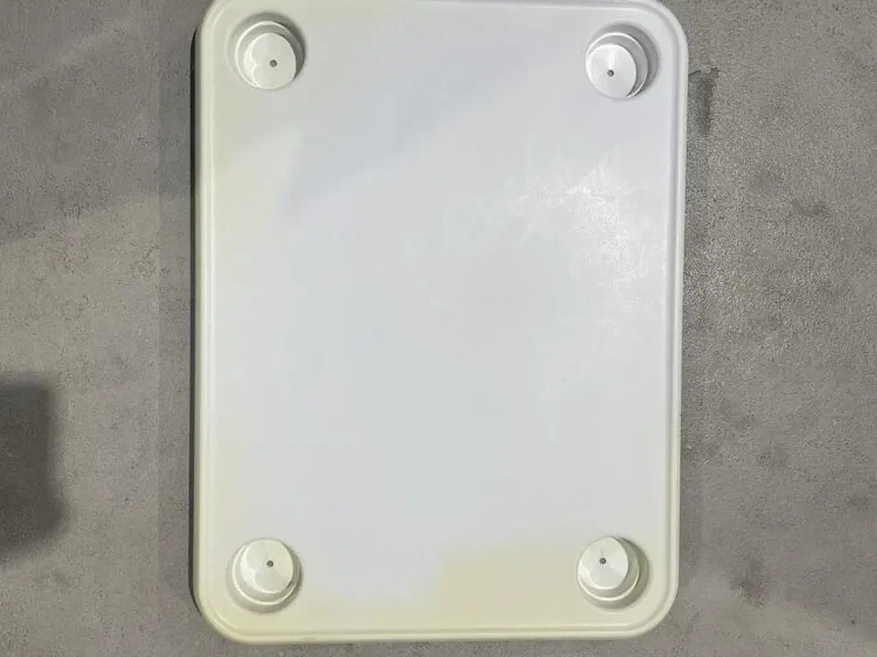 Billede 1 - BORDPLADE AF PLAST MED 4 KOPHOLDERE