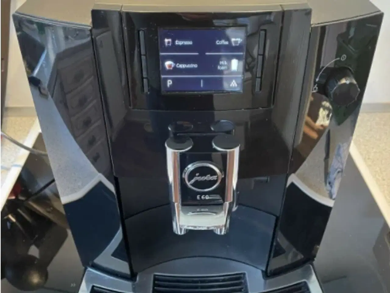 Billede 2 - Fuldautomatisk Espresso-/Kaffemaskine, Jura E60