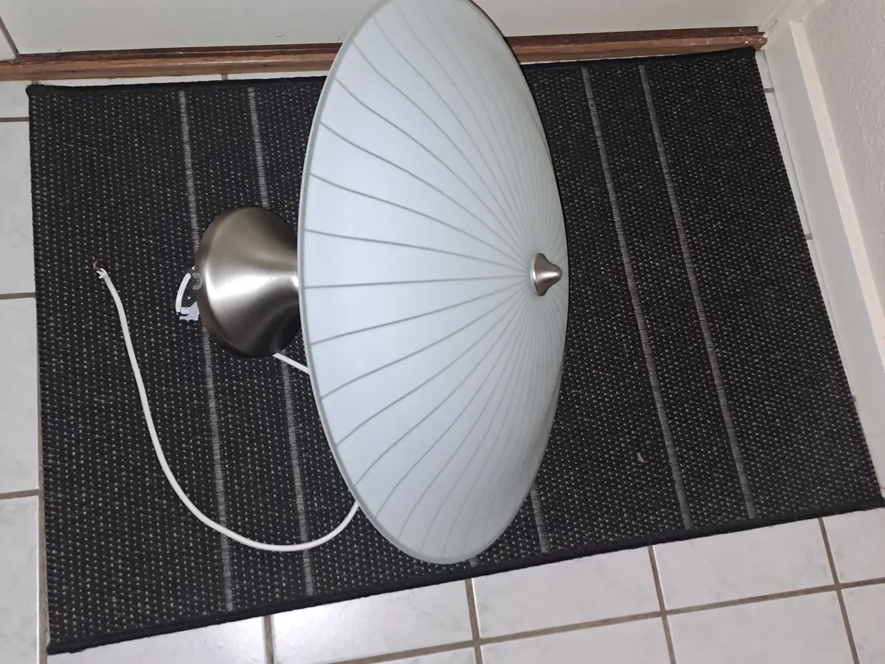 Billede 4 - Elegant og stilfuld loftlampe i tidsløst design