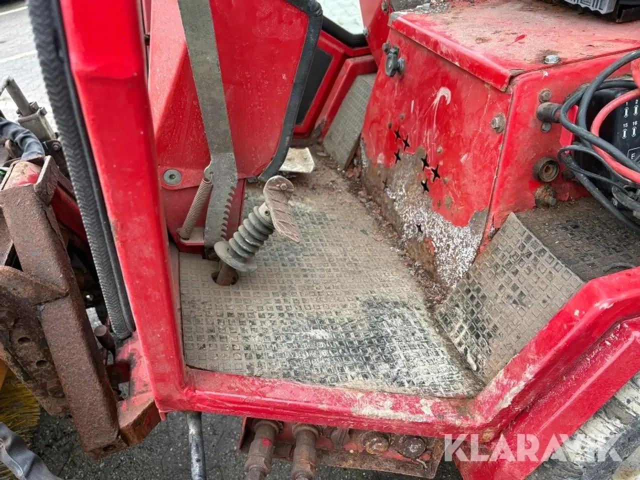 Billede 10 - Redskabsbærer Multi-Trac L327-4