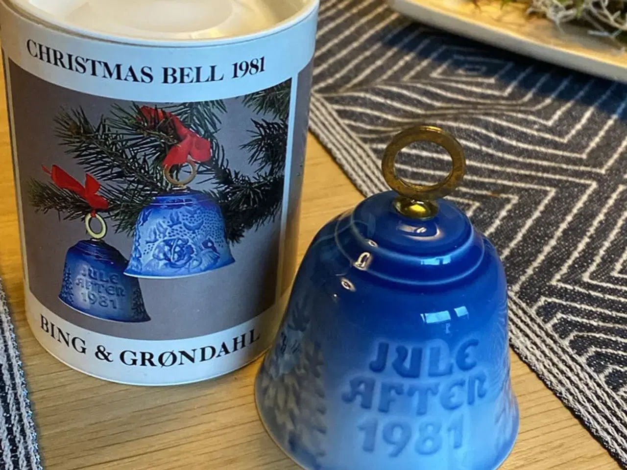 Billede 1 - Bing og Grøndahl juleklokke 1981