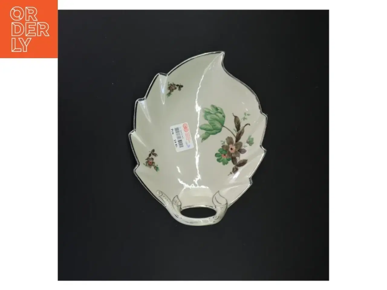 Billede 2 - Bladformet porcelænsfad fra Københavns Porcellains Maleri (str. 25 x 19 cm)