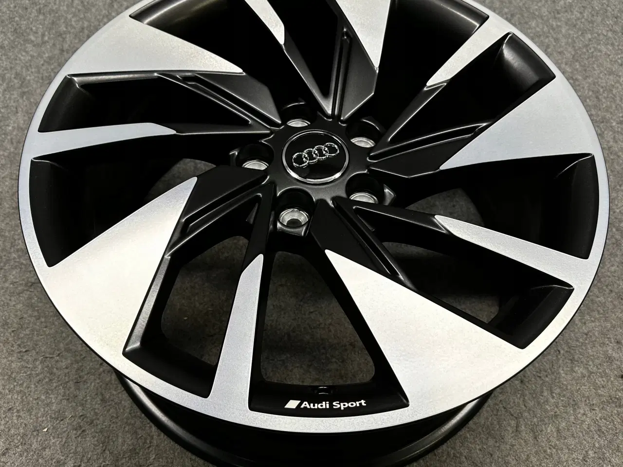 Billede 1 - AUDI A3 8Y 8Y0 18 8.0" x 18" 5x112 ET 46