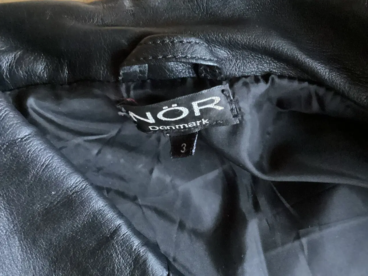 Billede 7 - Sort læder jakke / bolero fra Nör