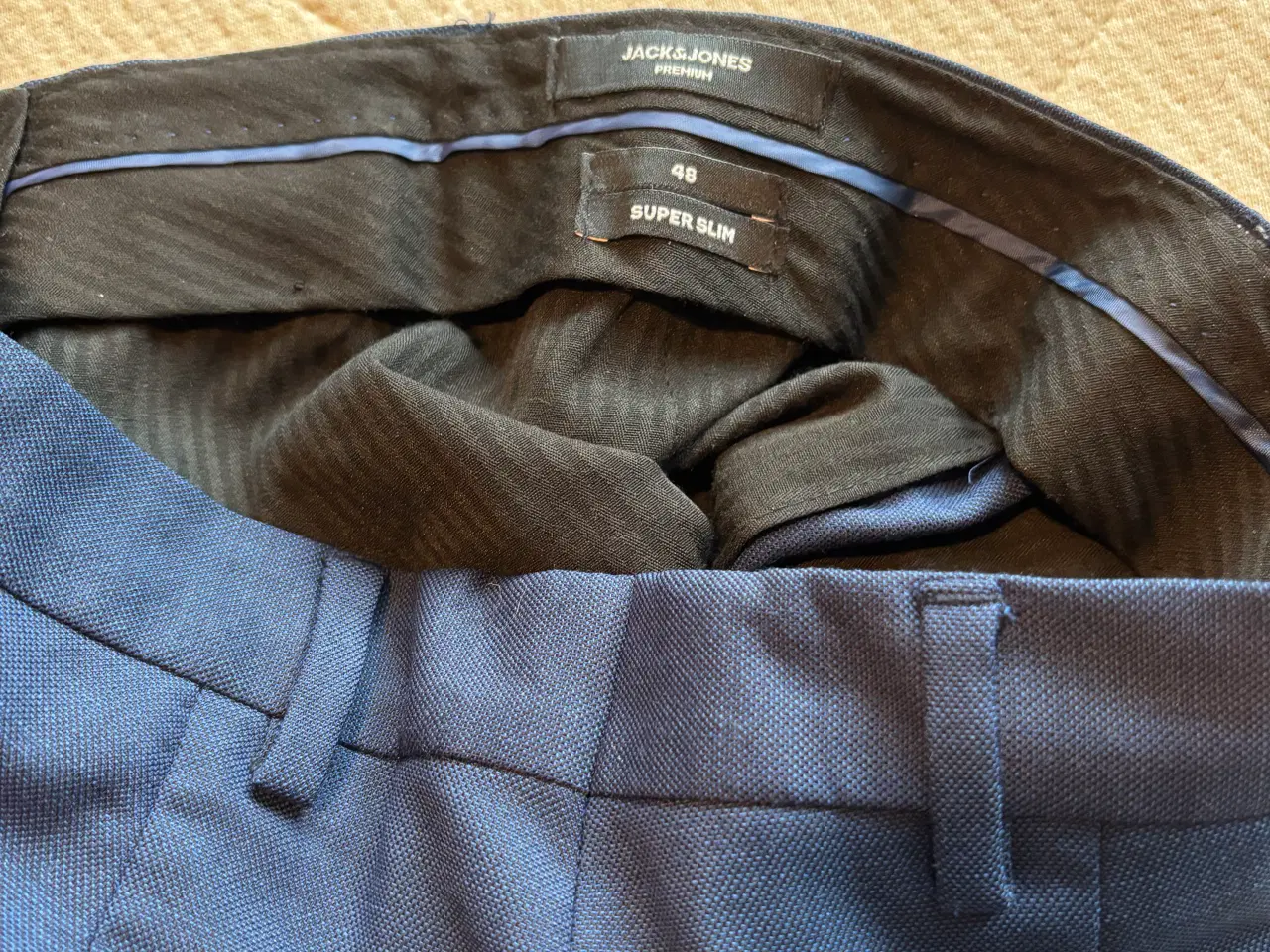 Billede 9 - Konfirmationstøj dreng Jack og jones