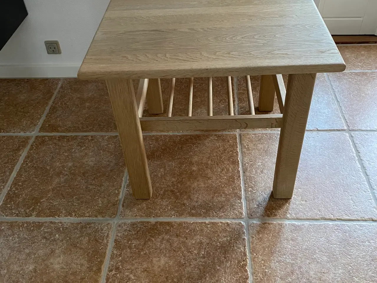 Billede 1 - Sofabord i egetræ - med hylde - 2 stk. 