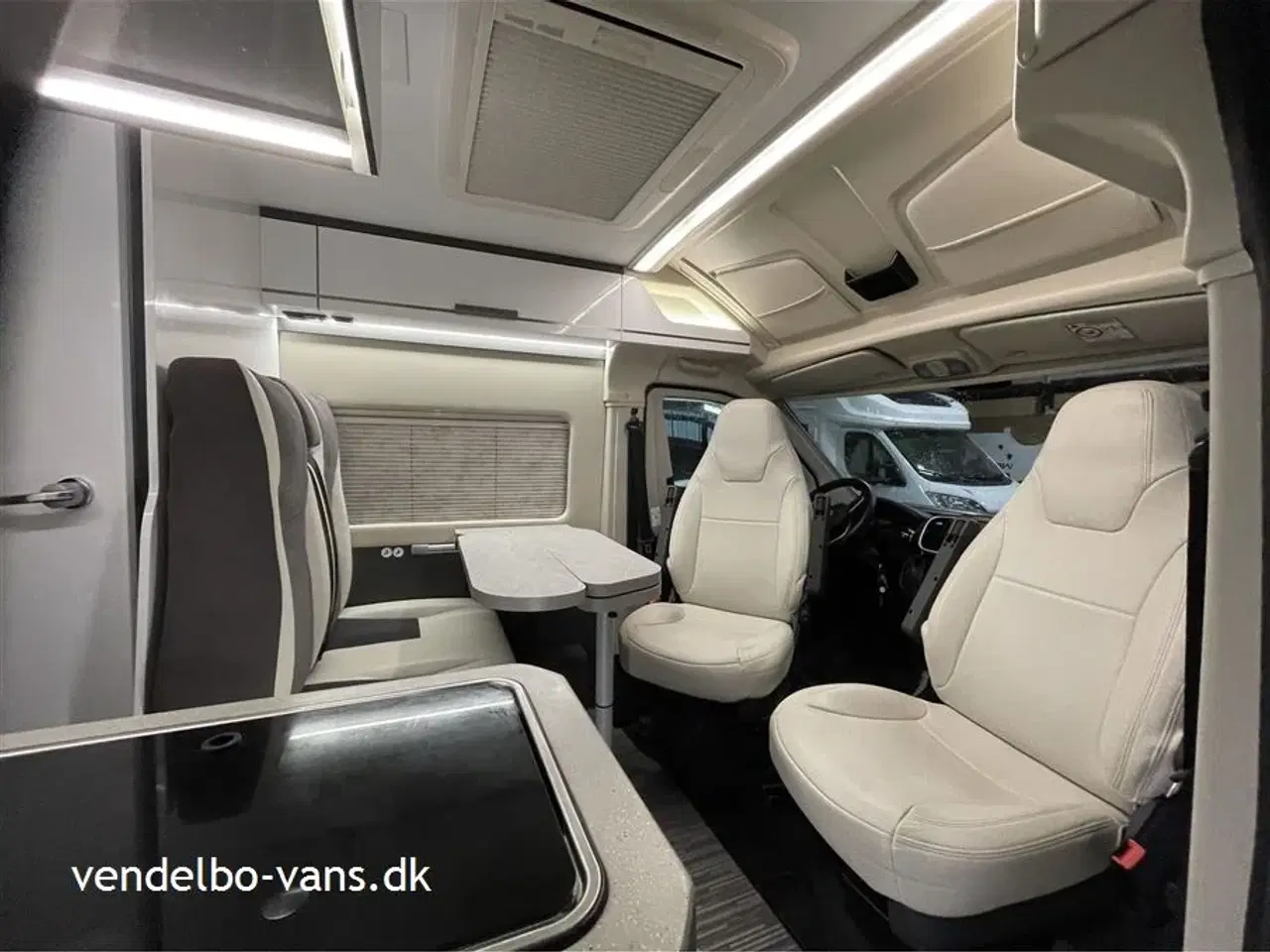 Billede 20 - 2022 - McLouis Menfys Van 04 Prestige Matic   Det er CamperVan topudgaven med masser af udstyr - Prestige Matic