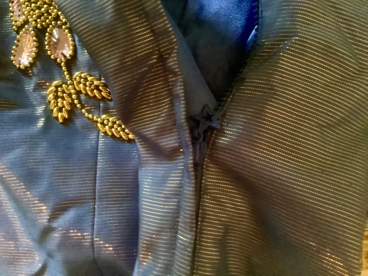 Billede 8 - Smuk selskabsdragt i Thai silke.