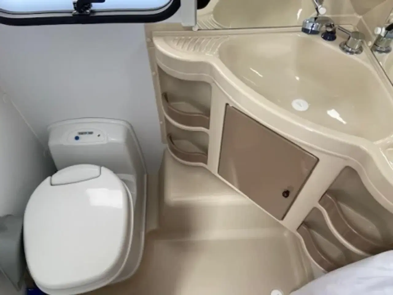 Billede 10 - Adria Adora 472 UL