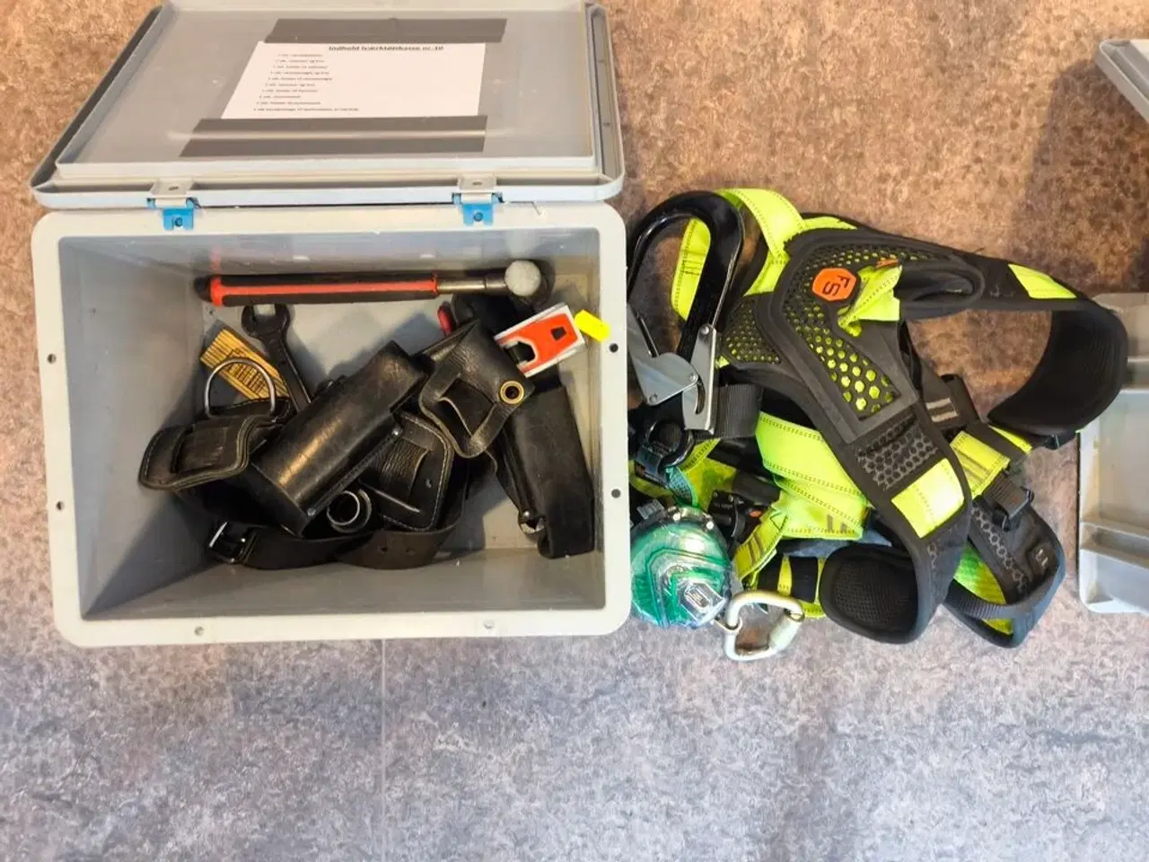 Billede 1 - Kasse m. sikringsgrej samt div.