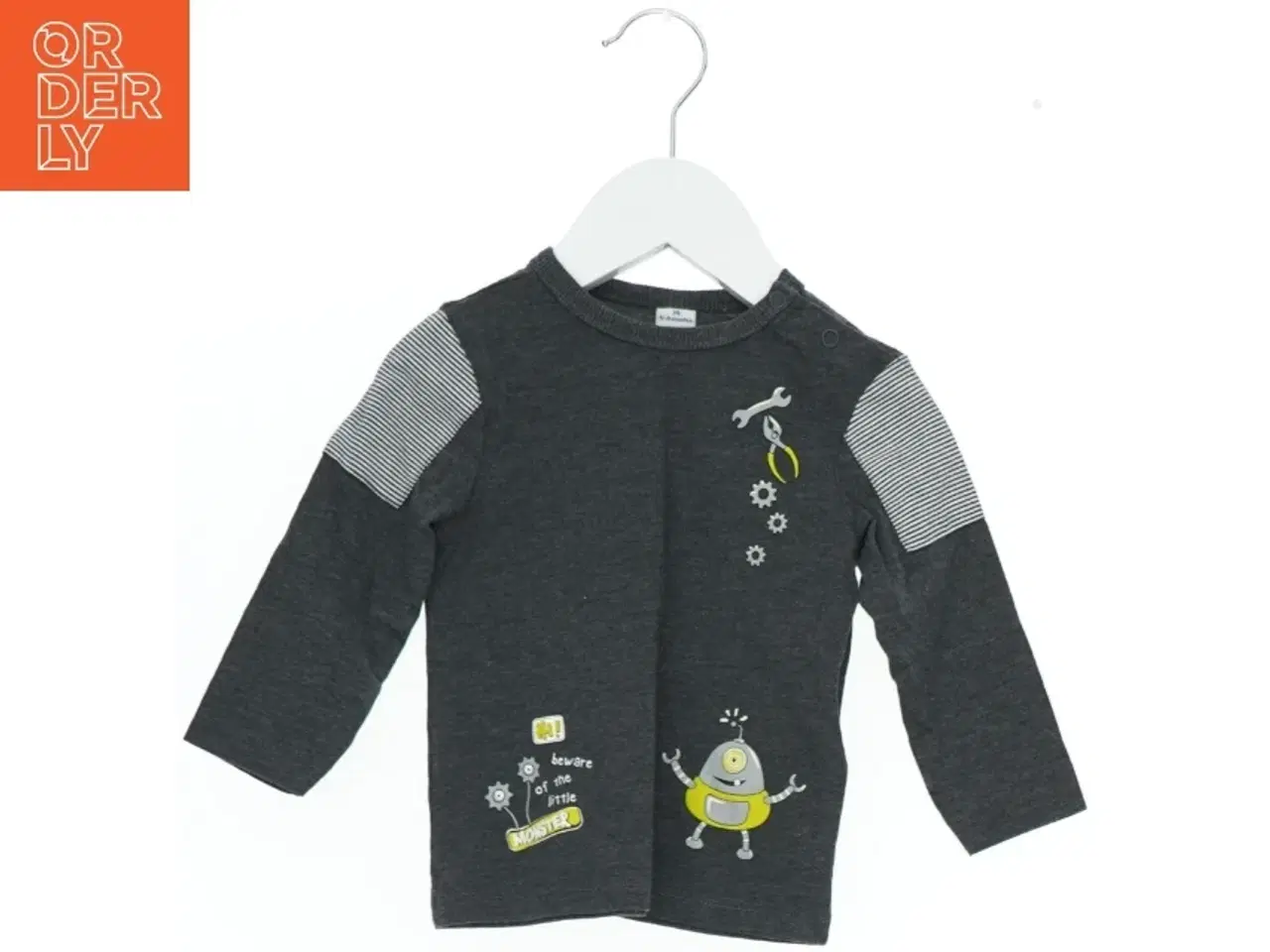 Billede 1 - Langærmet bluse med robot-motiv fra Doppdopo (str. 74)