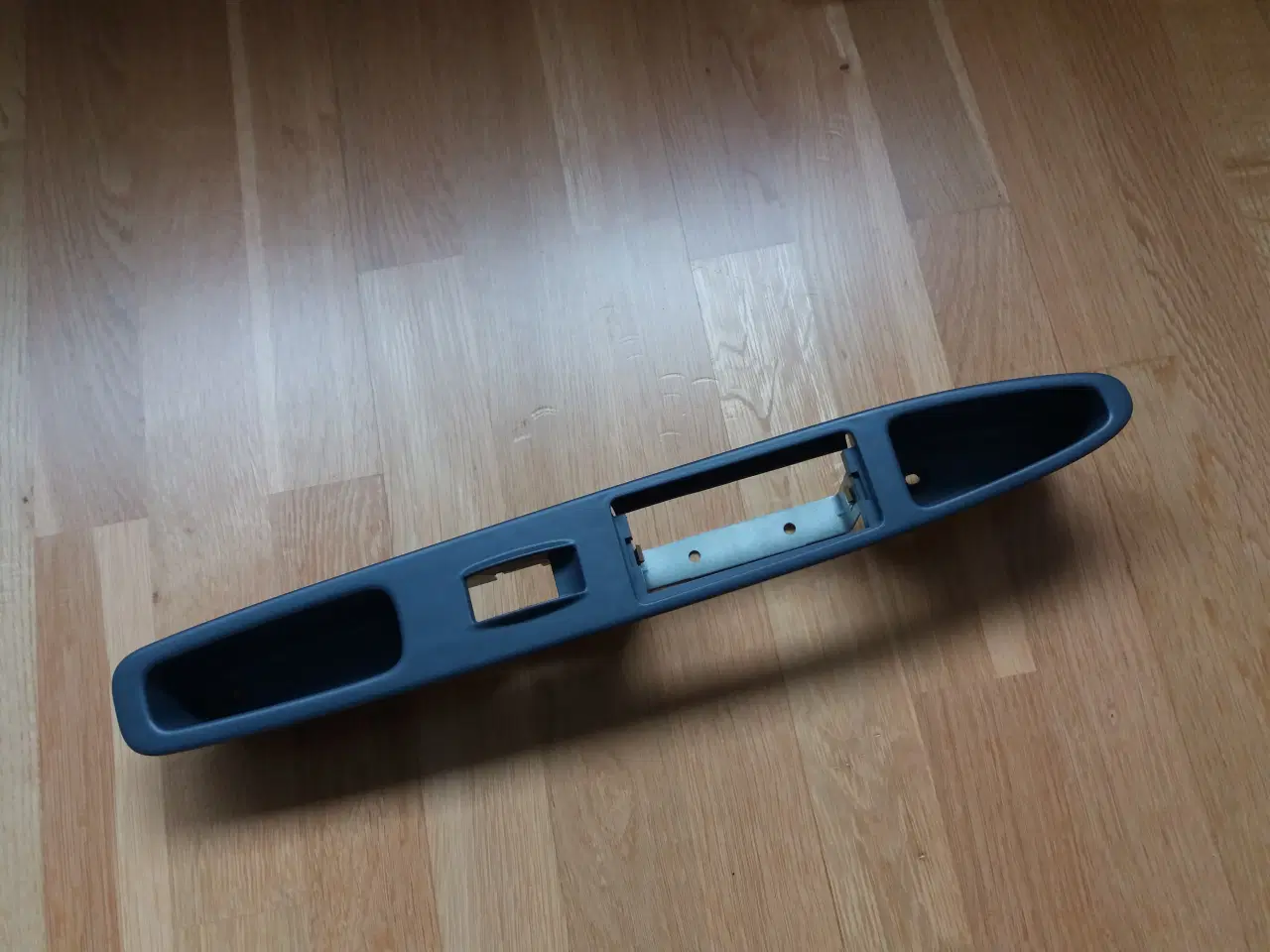 Billede 1 - Panel v. side ( bagdør ) Toyota Avensis-Verso