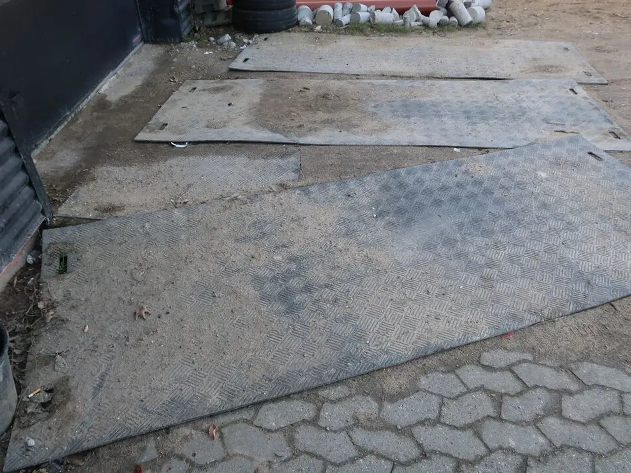 Billede 2 - 8 stk. køreplader, div. Varelager, palletank, karm m.m.