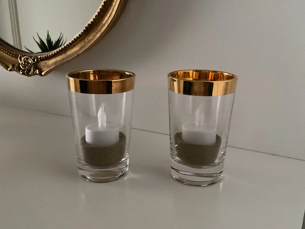 Billede 2 - 2 fine elegante lysestager med guldkant fra Ilum.