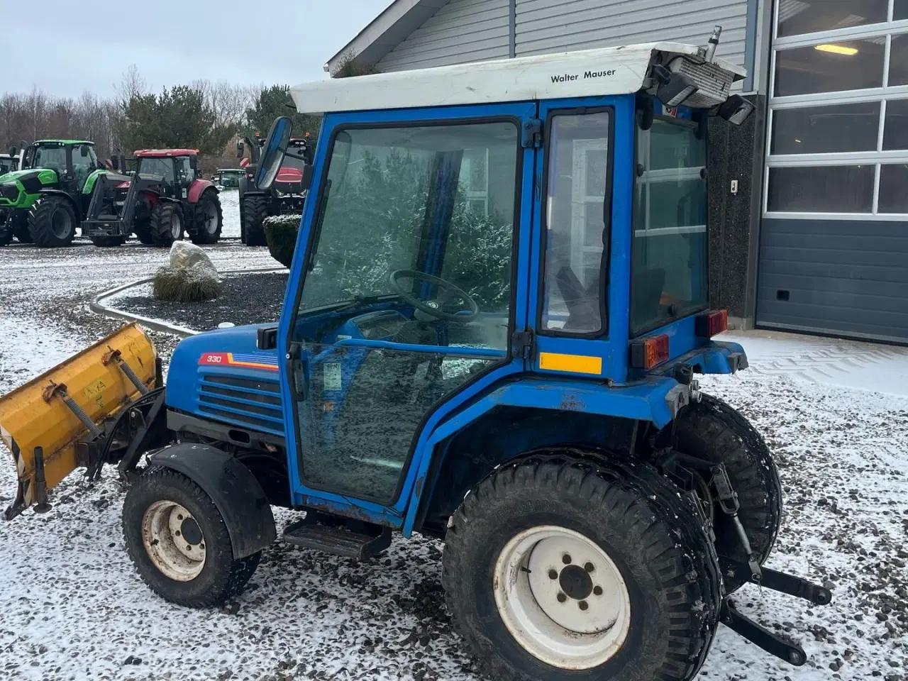 Billede 3 - Iseki 330 Med frontlift, sneplov og lukket kabine