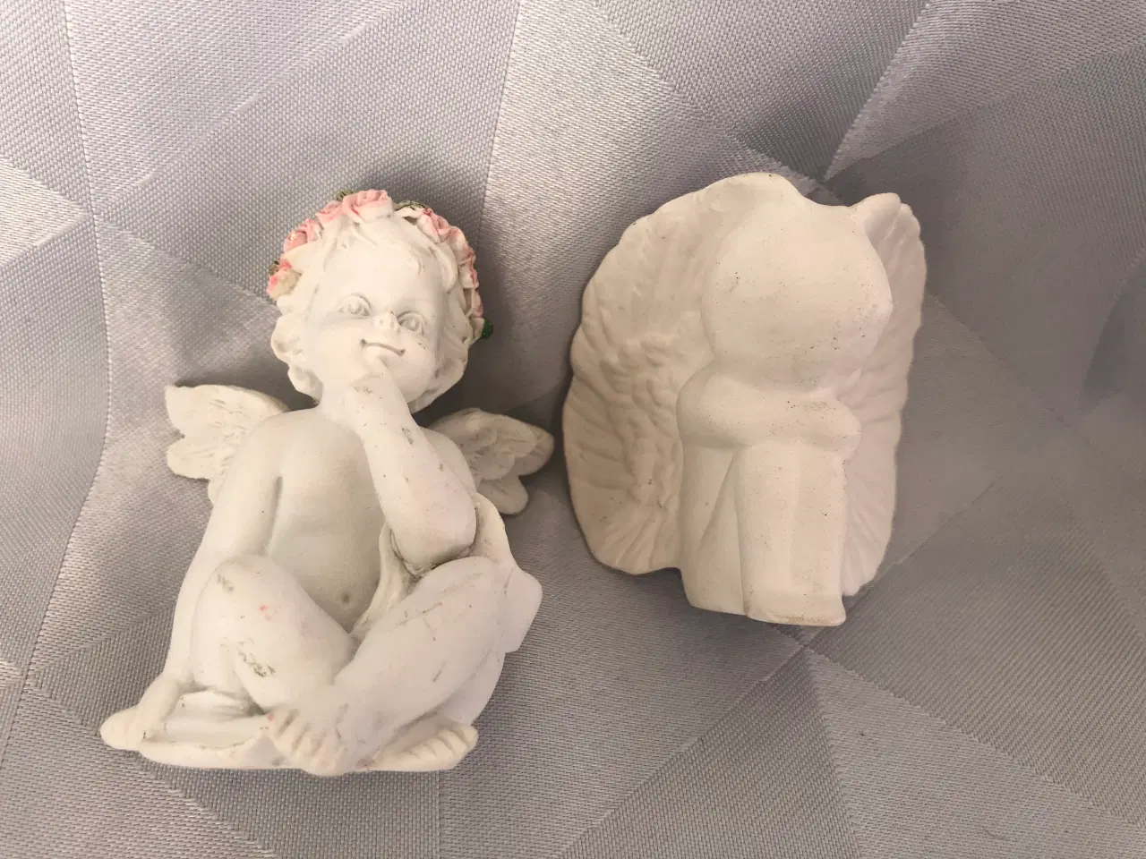 Billede 14 - To forskellige keramik engle figurer 