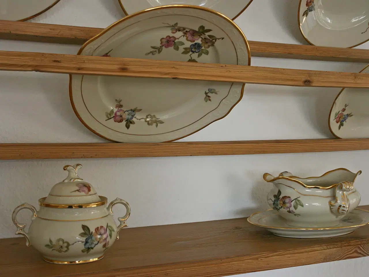 Billede 2 - Tallerkenrække i fin stand