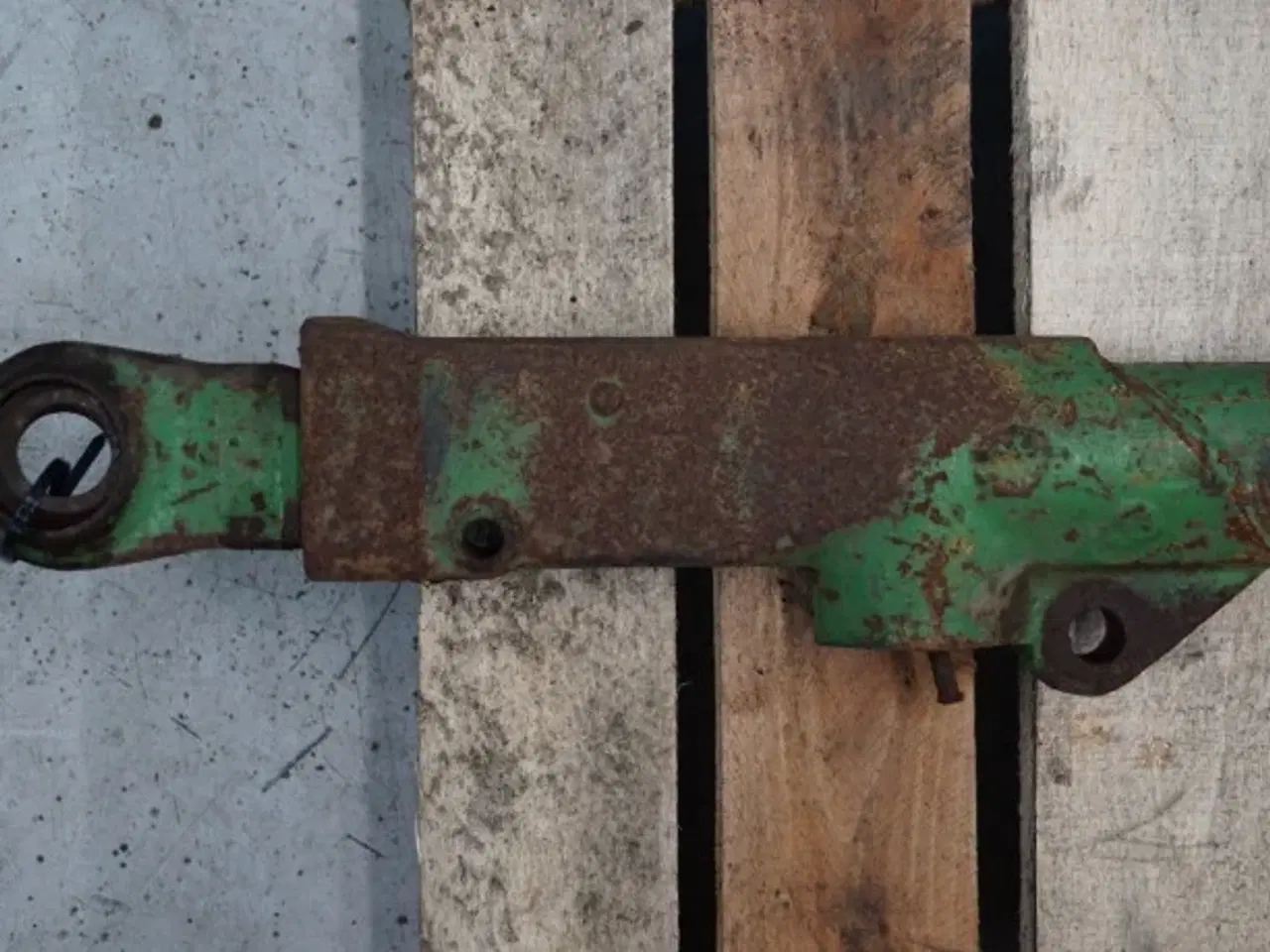 Billede 6 - John Deere 4040 R.H. Liftarm AR80666