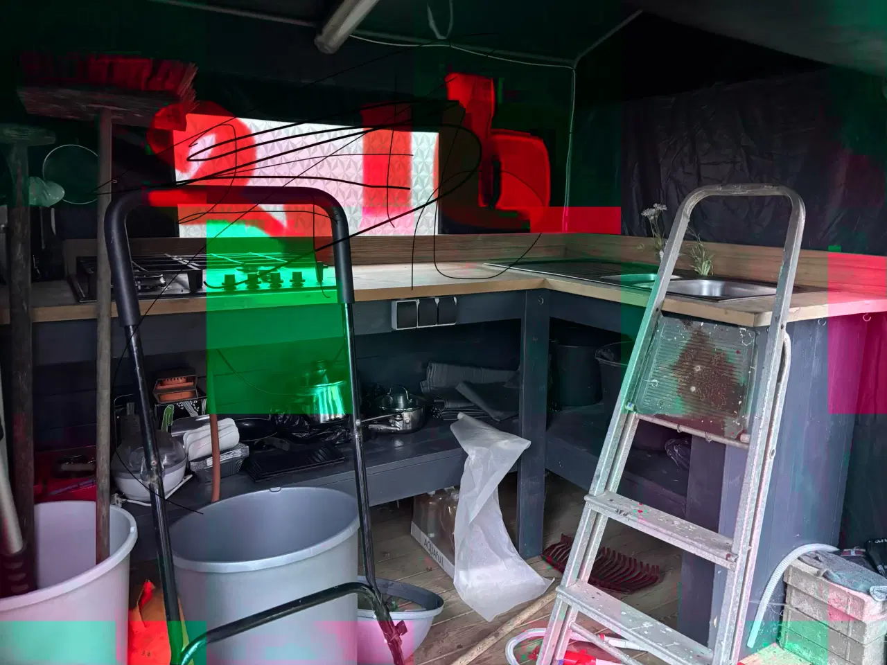 Billede 2 - Opbevaringstelt med udekøkken