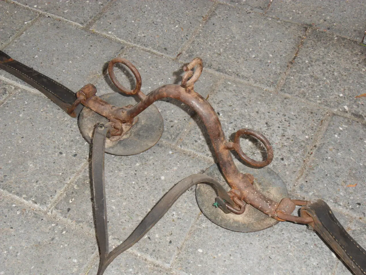 Billede 1 - Seletøjs-del til hest.
