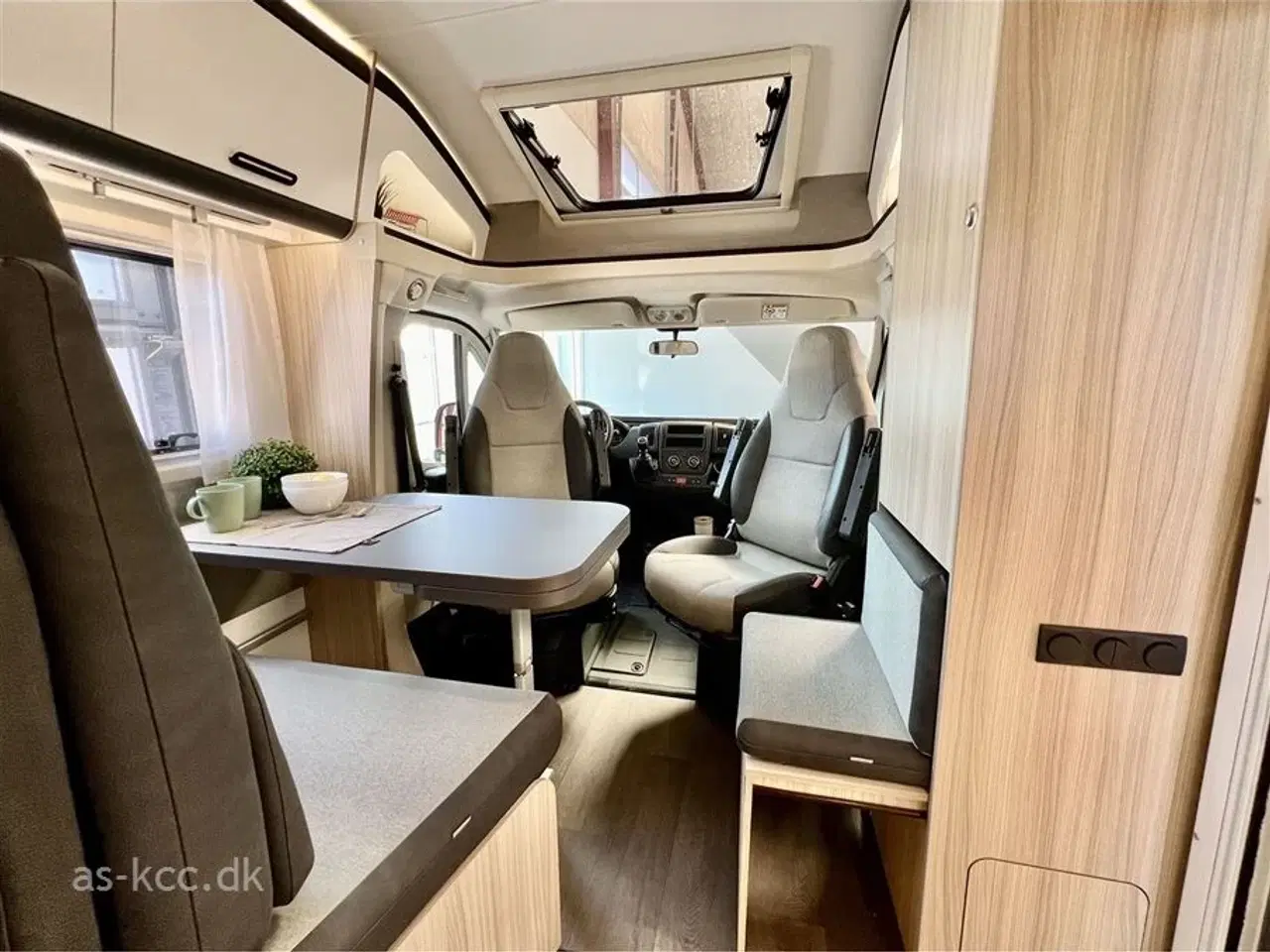 Billede 9 - 2024 - Sun Living S 65 SL   Lille Sun Living Autocamper med to enkelt senge.