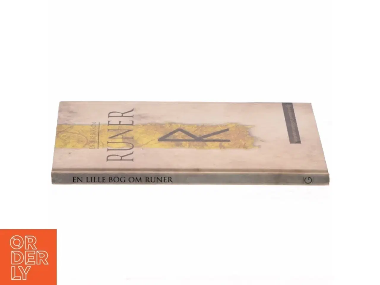 Billede 2 - En lille bog om runer : Vikingetidens runer og et gammelt runedigt af Björg Jónasson (Bog)
