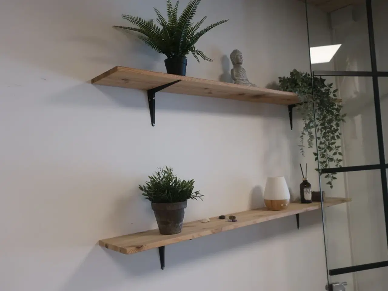 Billede 2 - Reol med indhold / hylder med indhold / plante m.m.