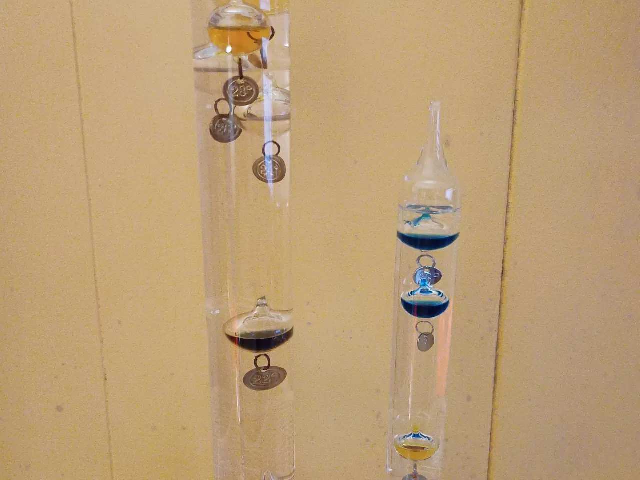 Billede 1 - To Galileo termometer.