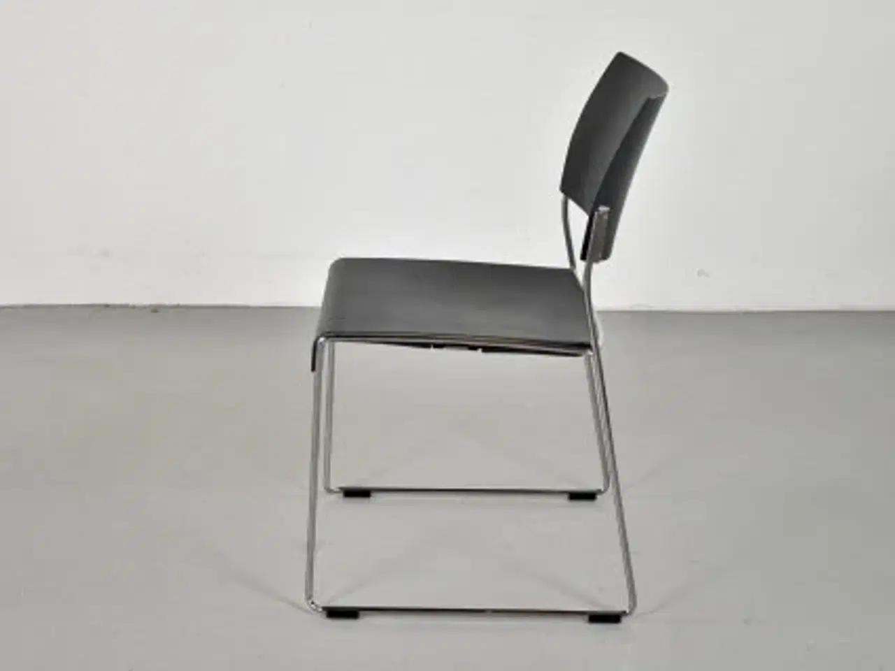 Billede 2 - Brunner linos stol med rækkekobling - grå