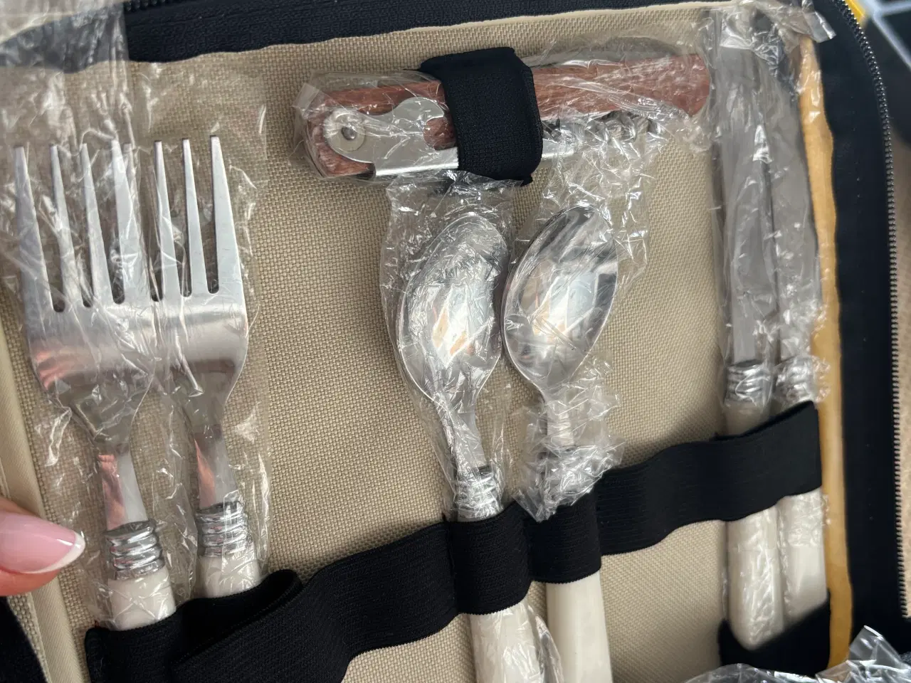 Billede 4 - Køletaske med tilbehør til picnic   