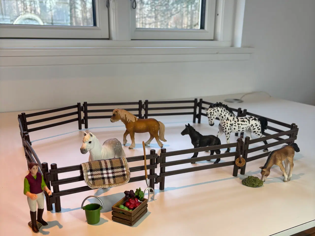 Billede 10 - Schleich fold område med 5 stk heste