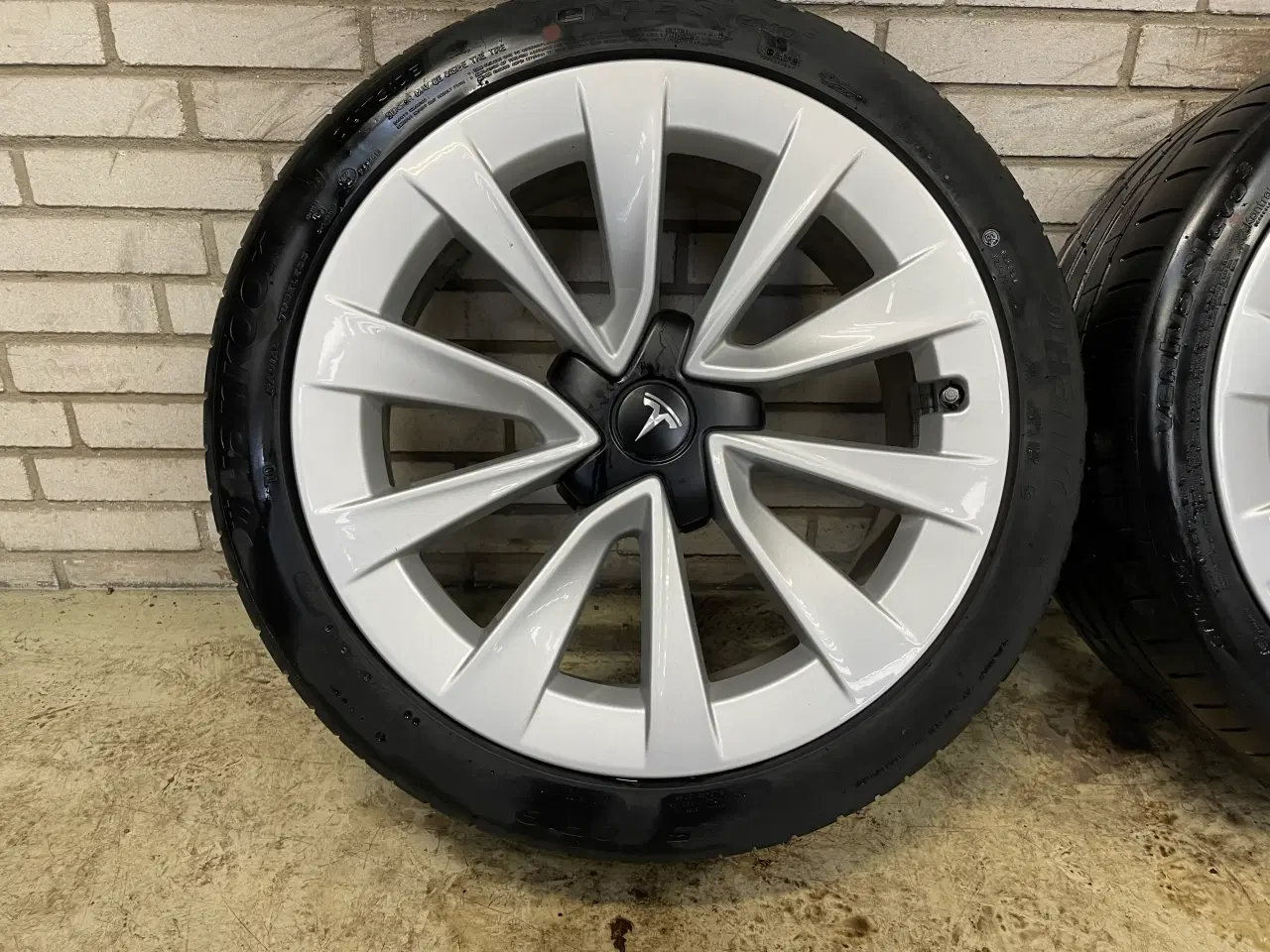 Billede 3 - 19 Tesla Model 3 235/40r19 Ref.764 sommer