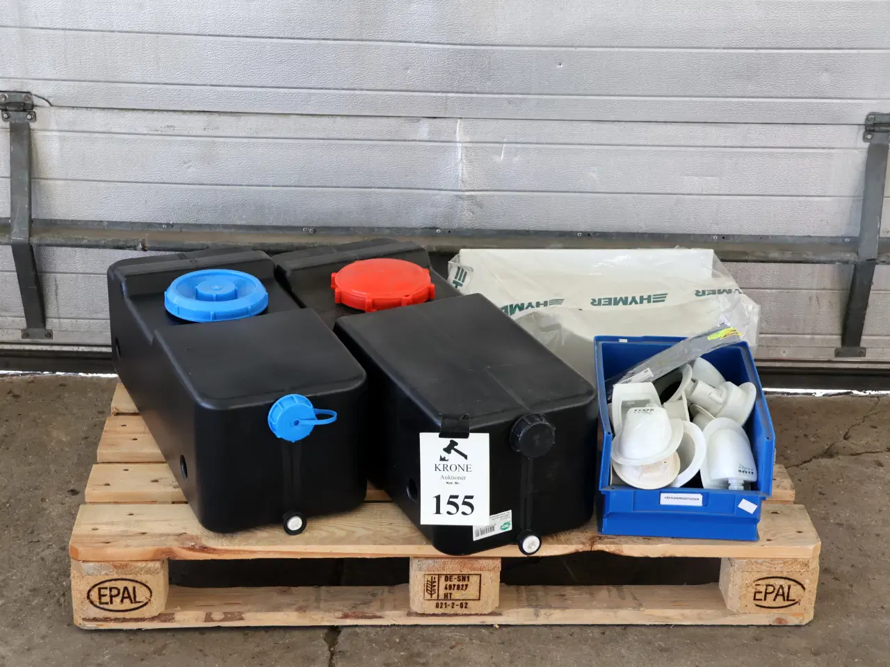 Billede 1 - 2 Stk Vandtanke, hjørnevask m.m. 