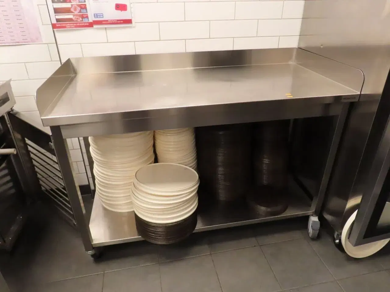 Billede 1 - Stålbord på hjul