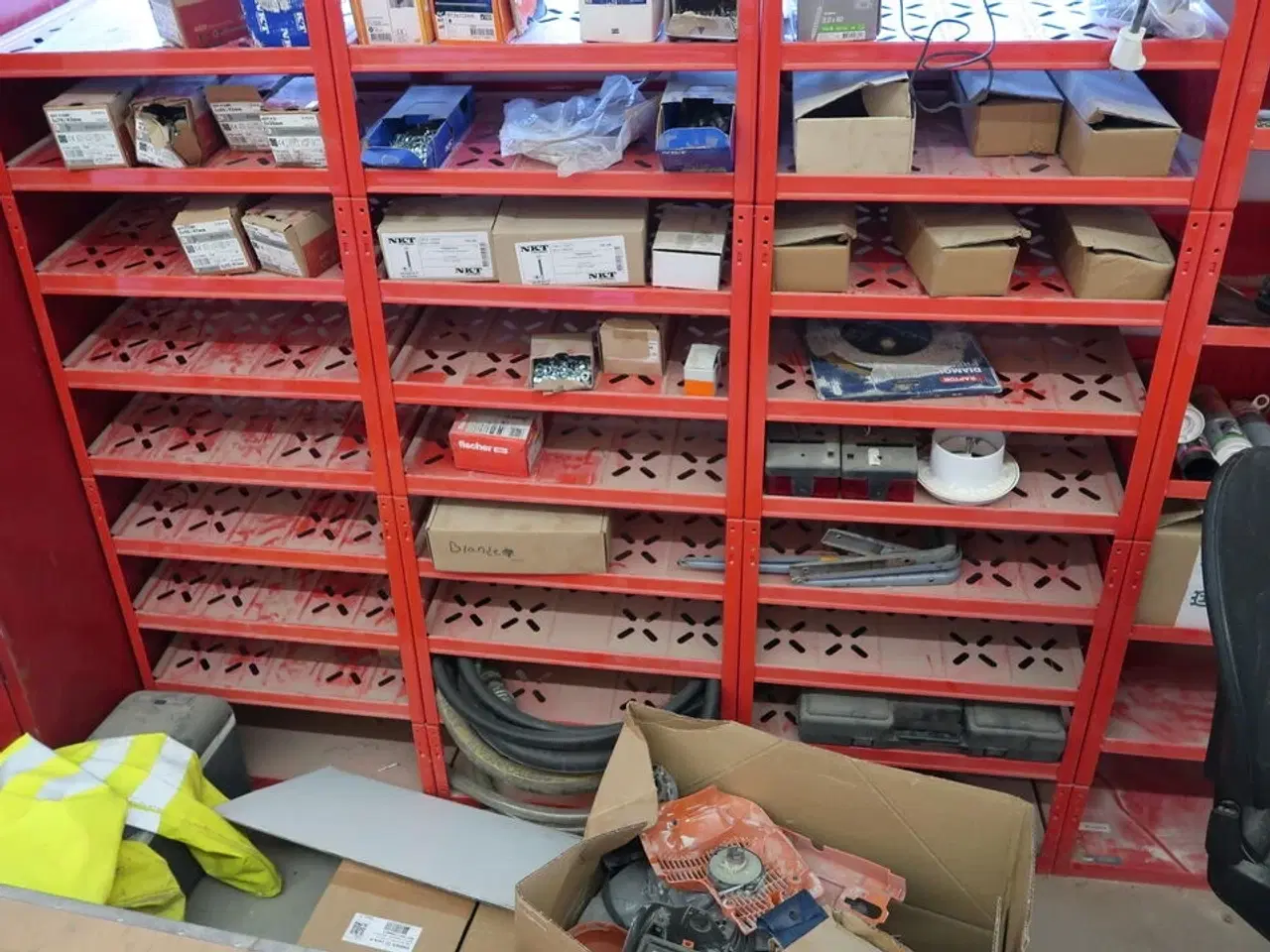 Billede 5 - Reolsystem med div. Varelager og værktøj